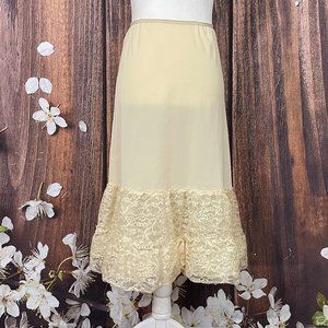 VTG 50s/60s Cream Half Slip